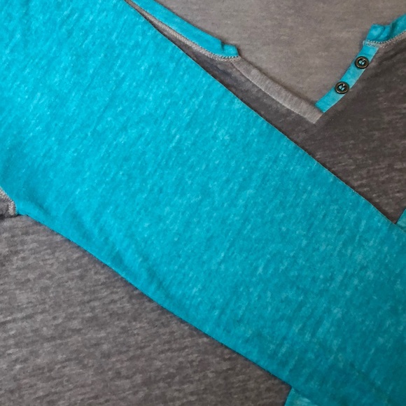 Arizona Jeans Raglan Tee - Picture 5 of 5